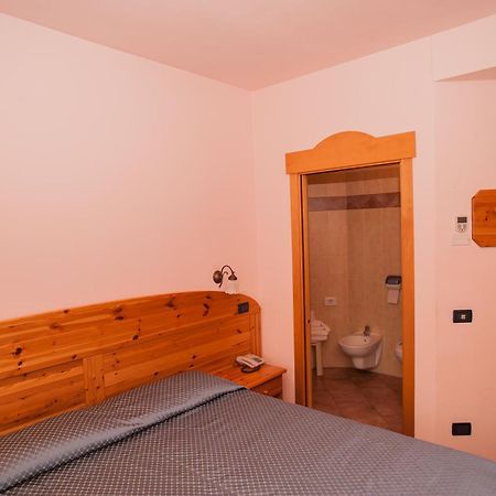 Hotel Vittoria Riva del Garda Cameră foto