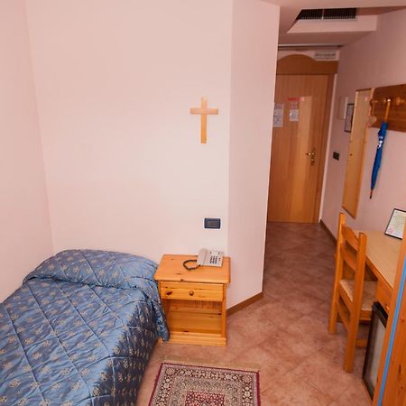 Hotel Vittoria Riva del Garda Cameră foto
